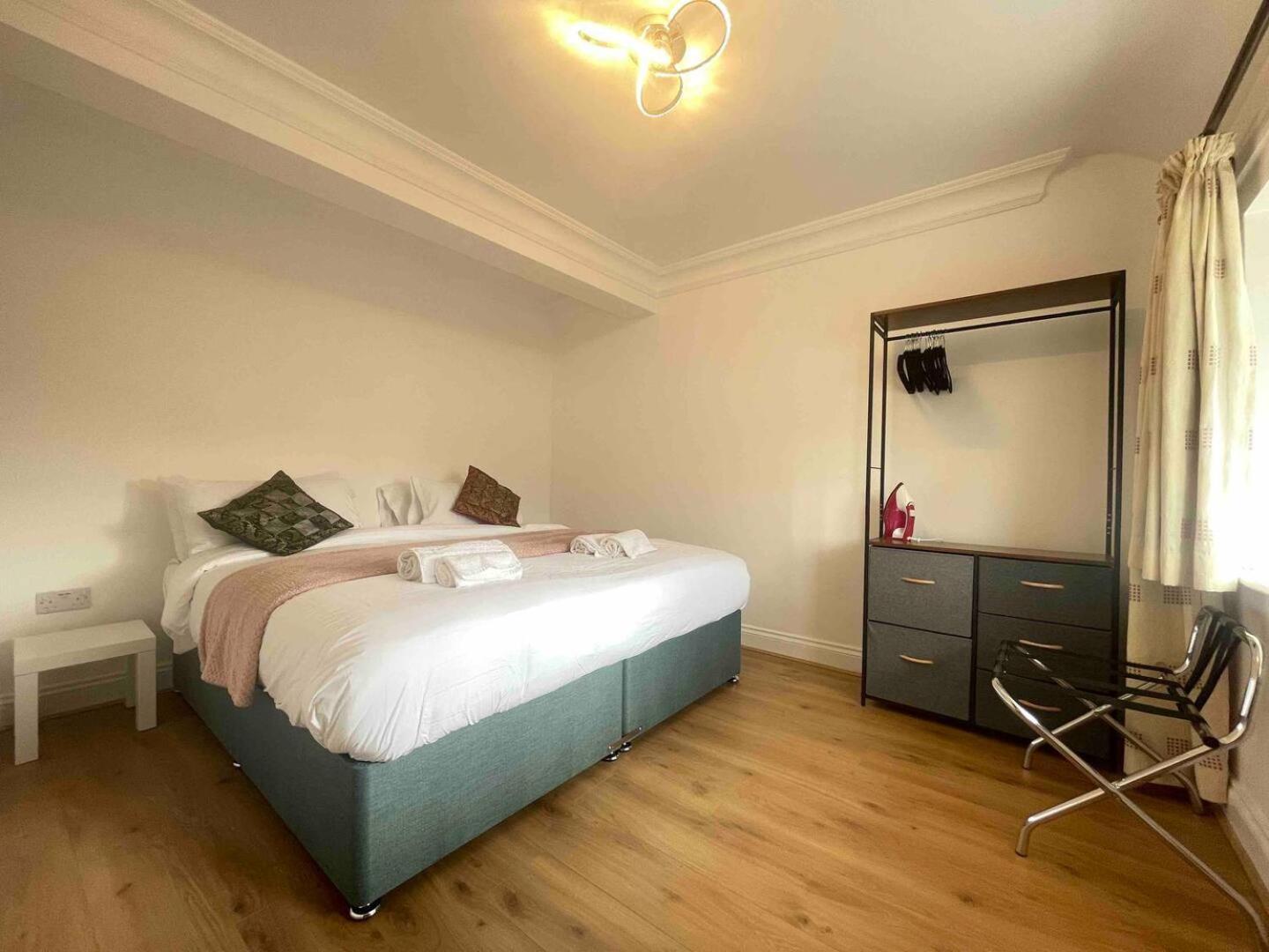 Private 2 Bed Guest House - Van Parking, M25 & A1 Connections Potters Bar Exterior photo