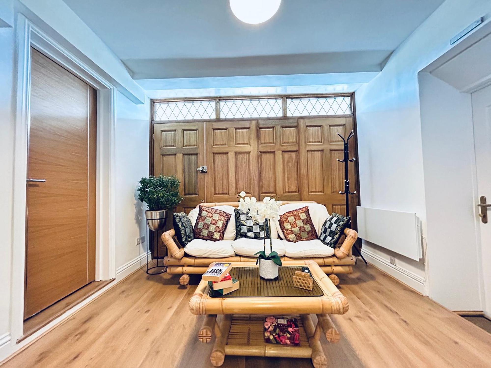 Private 2 Bed Guest House - Van Parking, M25 & A1 Connections Potters Bar Exterior photo