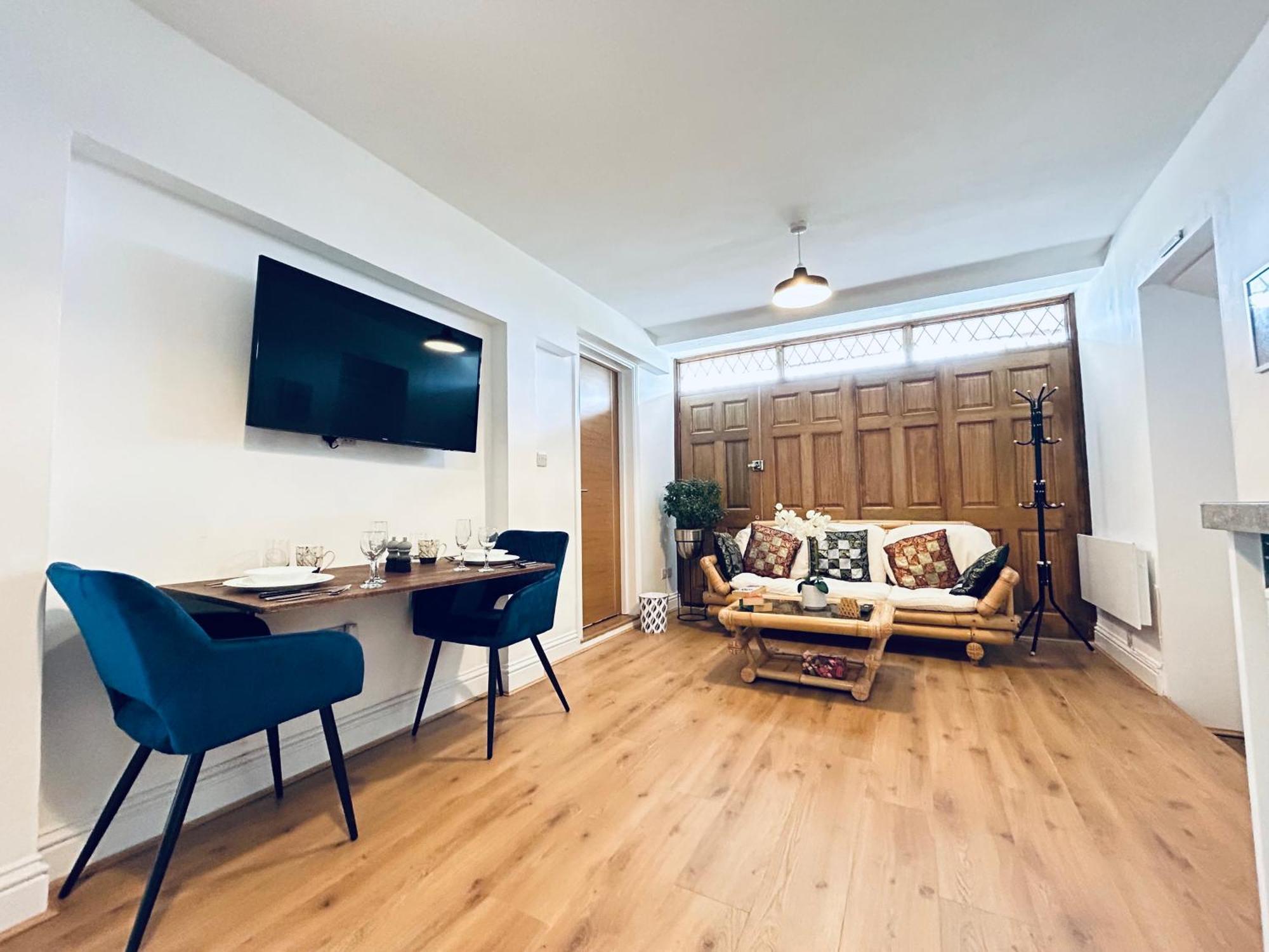 Private 2 Bed Guest House - Van Parking, M25 & A1 Connections Potters Bar Exterior photo